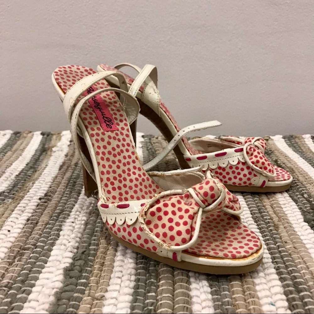 Betseyville fabric and patent leather sandals. Size 6M. Good used condition - Picture 3 of 11